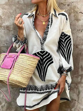 Load image into Gallery viewer, Rowena - Langärmeliges Kleid mit lockerem Retro-Druck