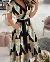 Load image into Gallery viewer, Ramona - Kleid in A-Linie mit kurzen Ärmeln