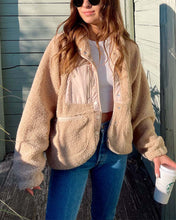 Load image into Gallery viewer, Vina - Kuschelige Teddyjacke