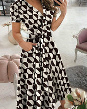 Load image into Gallery viewer, Ramona - Kleid in A-Linie mit kurzen Ärmeln