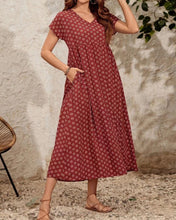 Load image into Gallery viewer, Trina - Langes Kleid mit V-Ausschnitt und kurzen Ärmeln