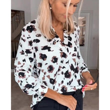 Load image into Gallery viewer, Liviana - bedruckte Bluse mit V-Ausschnitt
