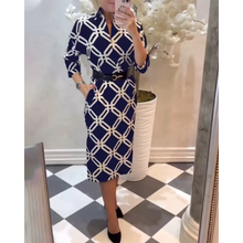 Load image into Gallery viewer, Selene - Stylisches Kleid mit Geometrischem Print