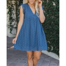 Load image into Gallery viewer, Farah - Spitzenkleid über dem Knie