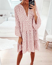 Load image into Gallery viewer, Rita - Kleid mit Leopardenmuster und V-Ausschnitt