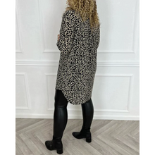 Load image into Gallery viewer, Quirina - Elegante Bluse mit Leopardenmuster