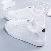 Load image into Gallery viewer, Charm Bloemen Borduurwerk Sneakers