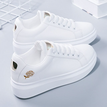 Load image into Gallery viewer, Charm Bloemen Borduurwerk Sneakers