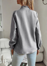 Load image into Gallery viewer, Elara - Elegant &amp; Stilvoll Sommer Bluse
