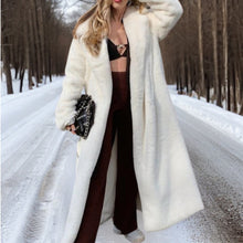 Load image into Gallery viewer, Andrea - Eleganter Warmer Pelzmantel