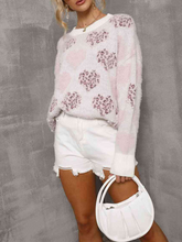 Load image into Gallery viewer, Jega - Flauschiger Pullover mit Herzmustern