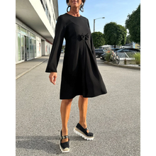 Load image into Gallery viewer, Svea - Mini-Schleifenkleid mit Rundhalsausschnitt