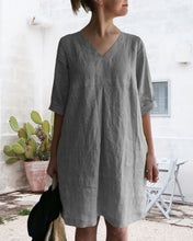 Load image into Gallery viewer, Nadine - Damenkleid mit V-Ausschnitt und kurzen Ärmeln