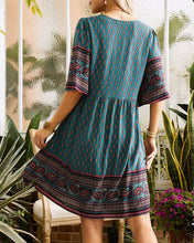 Load image into Gallery viewer, Alyn - Kleid mit V-Ausschnitt und Boho-Blumendruck