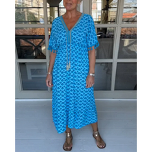 Load image into Gallery viewer, Yanah - Freizeitkleid mit V-Ausschnitt und Muster