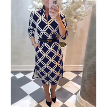 Load image into Gallery viewer, Selene - Stylisches Kleid mit Geometrischem Print