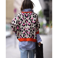 Load image into Gallery viewer, Lieselotte - Pullover mit Leopardenmuster