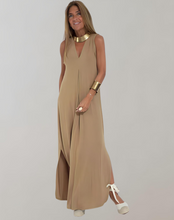 Load image into Gallery viewer, Silvia - Schlankmachendes Kleid mit V-Ausschnitt