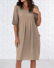 Load image into Gallery viewer, Utah - Einfarbiges Kleid mit Rundhalsausschnitt und Taschen