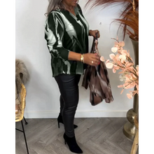 Load image into Gallery viewer, Valeska - Bluse mit kontrastierendem Kragen und Aufschlägen