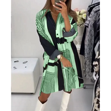 Load image into Gallery viewer, Gemma - Kleid mit Knöpfen und Druck