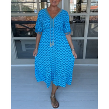 Load image into Gallery viewer, Yanah - Freizeitkleid mit V-Ausschnitt und Muster