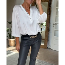Load image into Gallery viewer, Isolde - Elegante Bluse mit Knöpfen und V-Ringen
