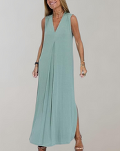 Load image into Gallery viewer, Silvia - Schlankmachendes Kleid mit V-Ausschnitt
