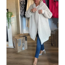 Load image into Gallery viewer, Karoline - Gestrickt Strickjacke