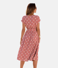 Load image into Gallery viewer, Jasmira - Elegante midi-jurk met stippenpatroon en ceintuur in de taille
