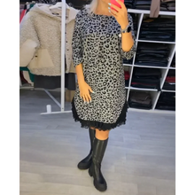Load image into Gallery viewer, Emely - Schmal Geschnittenes Kleid mit Leopardenmuster