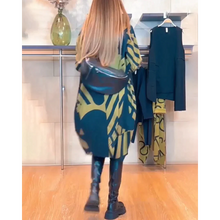 Load image into Gallery viewer, Odetta - Kleid mit Druck und Rundhalsausschnitt