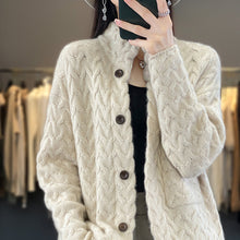 Load image into Gallery viewer, Maria - Klassischer Zopfstrick Damen Strickjacke