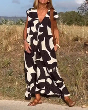 Load image into Gallery viewer, Modesta - Kleid mit V-Ausschnitt und Druck