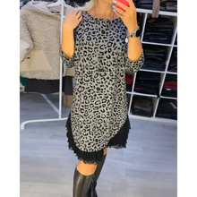 Load image into Gallery viewer, Emely - Schmal Geschnittenes Kleid mit Leopardenmuster