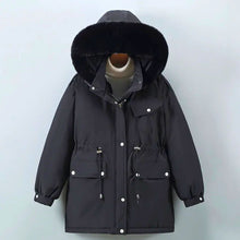 Load image into Gallery viewer, Gigi - Damen-Daunenjacke mit Fellkapuze und verstellbarer Taille