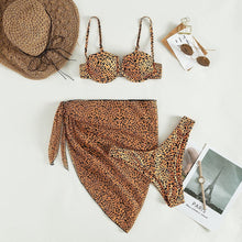 Load image into Gallery viewer, Ona - Dreiteiliger Strandbikini mit Blumenmuster