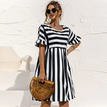 Load image into Gallery viewer, Ava - Gestreiftes Sommer Kleid