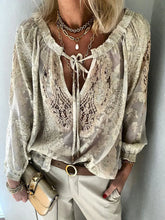 Load image into Gallery viewer, Lilly- Einzigartige Bluse mit Spitzen Details