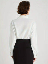 Load image into Gallery viewer, Amara - Elegante Bluse mit Stehkragen und versteckter Knopfleiste