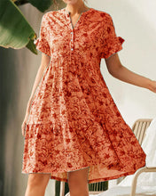 Load image into Gallery viewer, Henrietta - Schmal geschnittenes Kleid mit Rosendruck