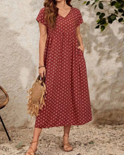 Load image into Gallery viewer, Trina - Langes Kleid mit V-Ausschnitt und kurzen Ärmeln