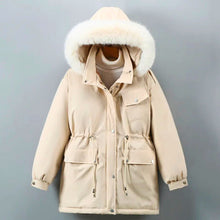 Load image into Gallery viewer, Gigi - Damen-Daunenjacke mit Fellkapuze und verstellbarer Taille
