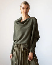 Load image into Gallery viewer, Roza - Asymmetrischer Cloud Drapierter Pullover