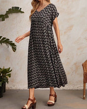 Load image into Gallery viewer, Trina - Langes Kleid mit V-Ausschnitt und kurzen Ärmeln