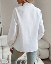 Load image into Gallery viewer, Elara - Elegant &amp; Stilvoll Sommer Bluse
