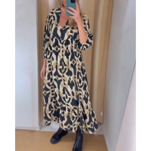 Load image into Gallery viewer, Nora - Langes Freizeitkleid mit V-Ausschnitt und Druck