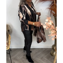 Load image into Gallery viewer, Valeska - Bluse mit kontrastierendem Kragen und Aufschlägen