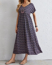 Load image into Gallery viewer, Trina - Langes Kleid mit V-Ausschnitt und kurzen Ärmeln