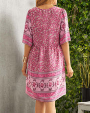 Load image into Gallery viewer, Alyn - Kleid mit V-Ausschnitt und Boho-Blumendruck